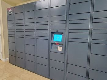 24/7 Access package concierge lockers